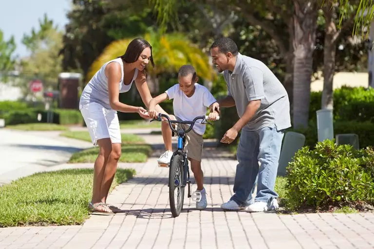A quel âge un enfant peut-il circuler seul à vélo sur la route ?